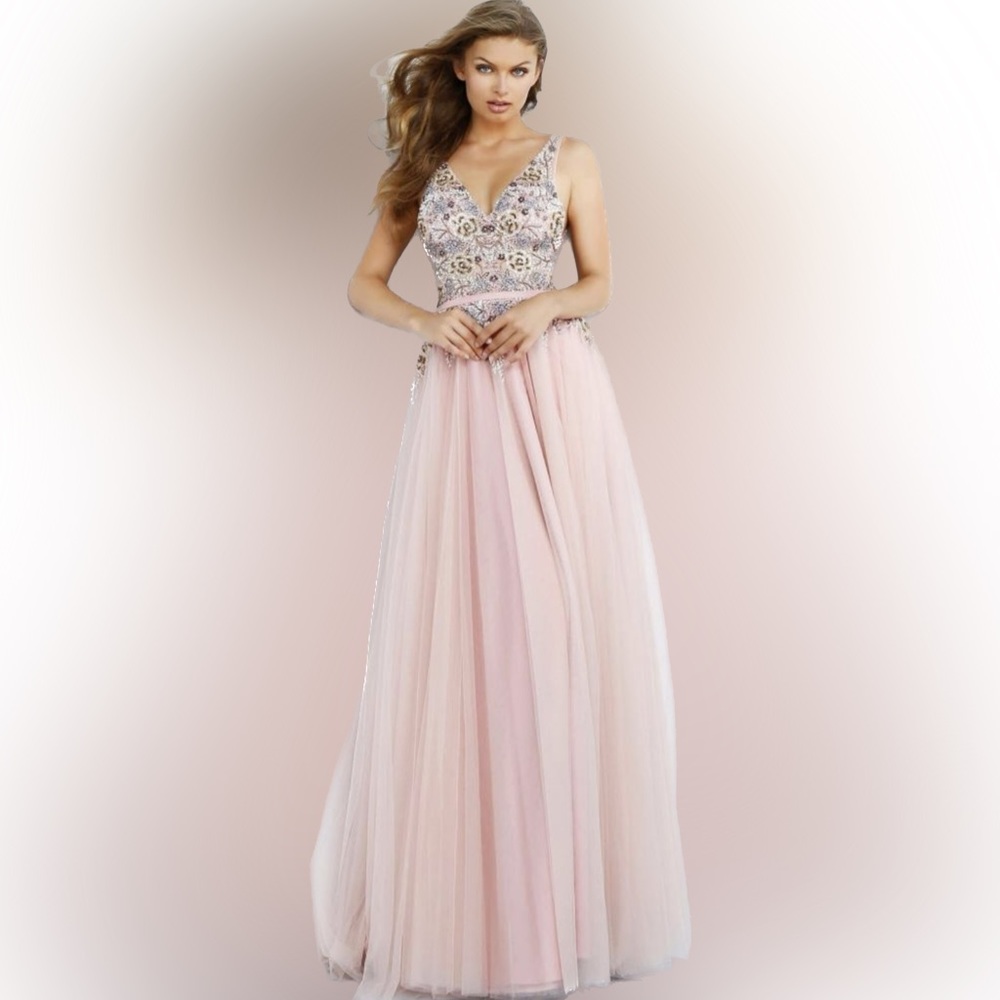 Jovani couture style size  4 New. Prom, pageant, formal or appearance !  SALE !!